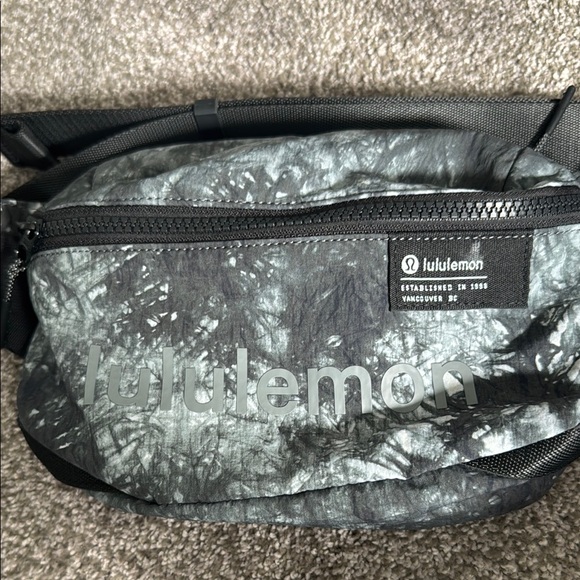 lululemon athletica Black and Gray Belt Bag large - Picture 2 of 4